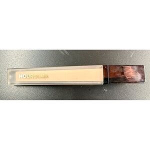 Hourglass Concealer in Silk